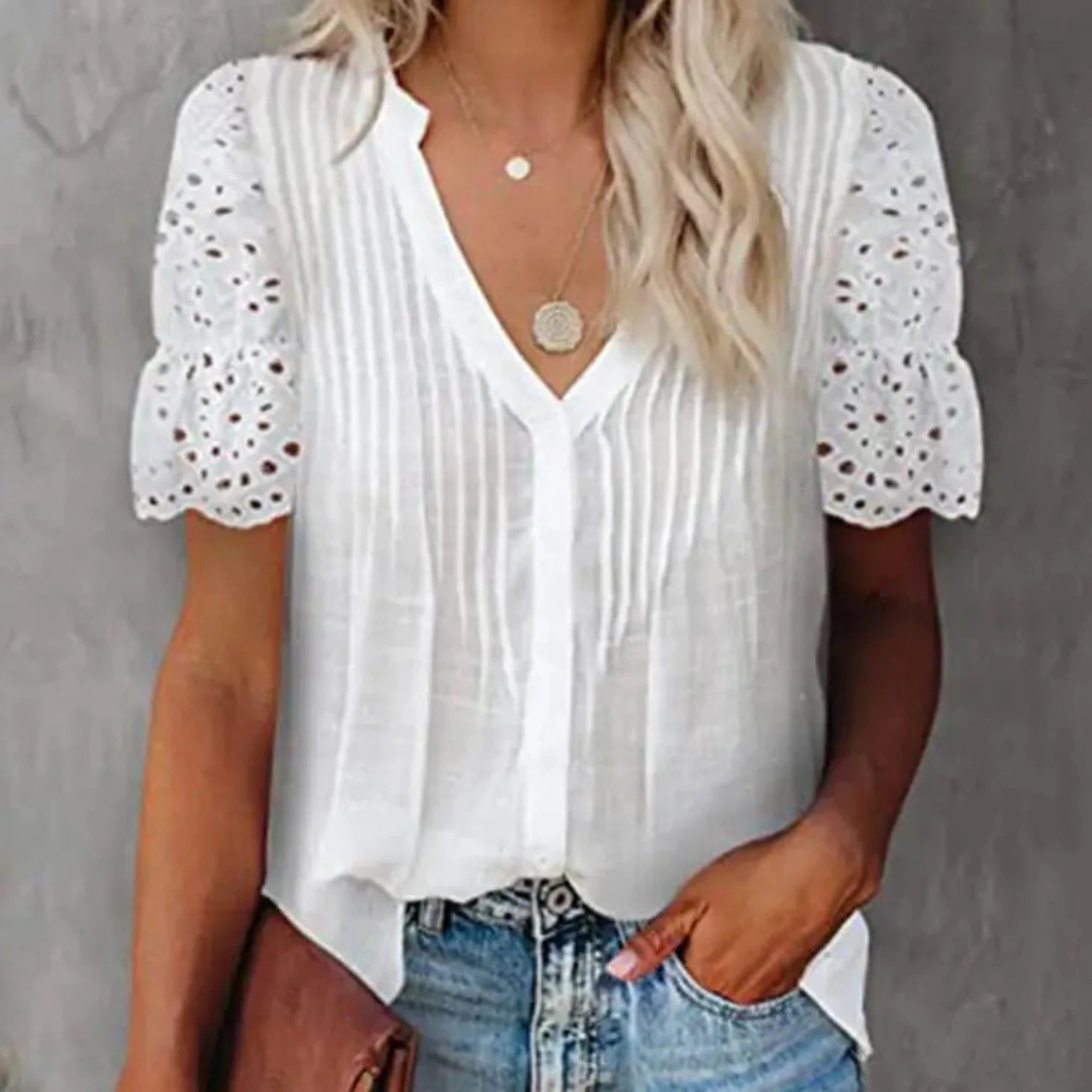 V-neck Emily Shirt in White