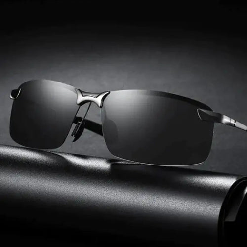 Load image into Gallery viewer, MaxVision Sunglasses in Black
