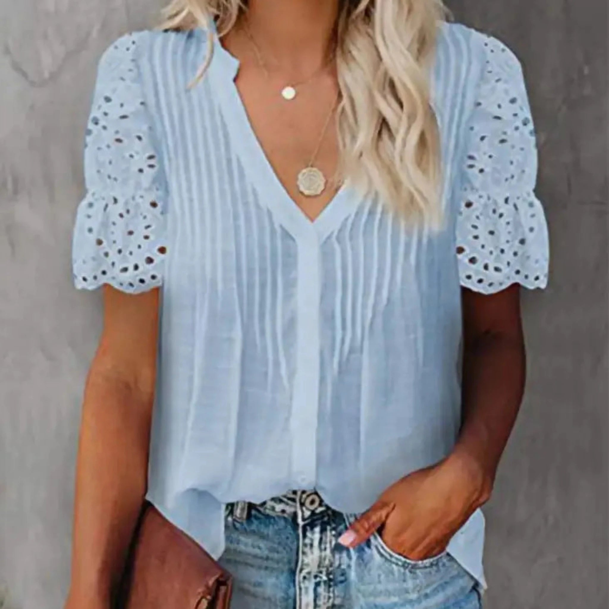 V-neck Emily Shirt in Blue