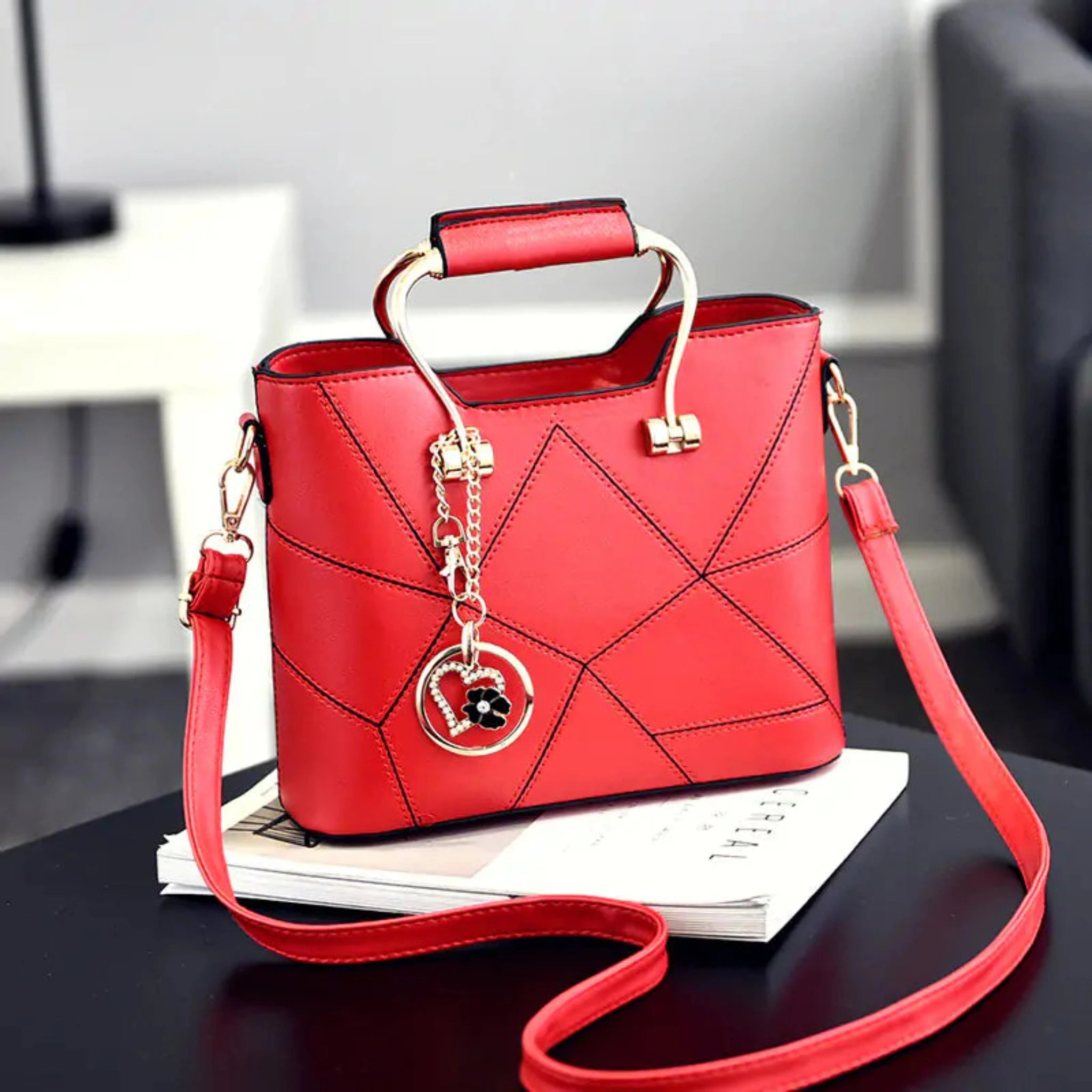 Chic style handbag in Red