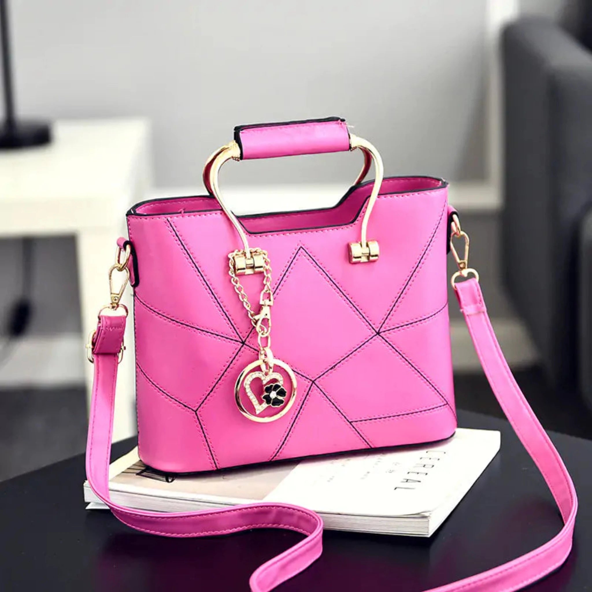 Chic style handbag in Pink